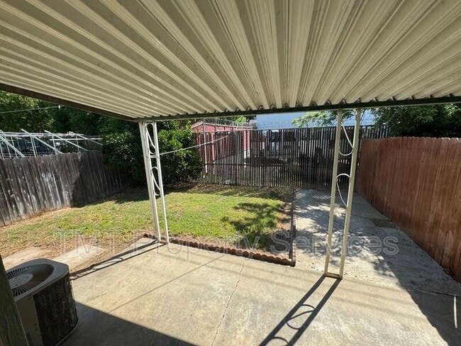 Building Photo - 3705 Moonbeam Dr