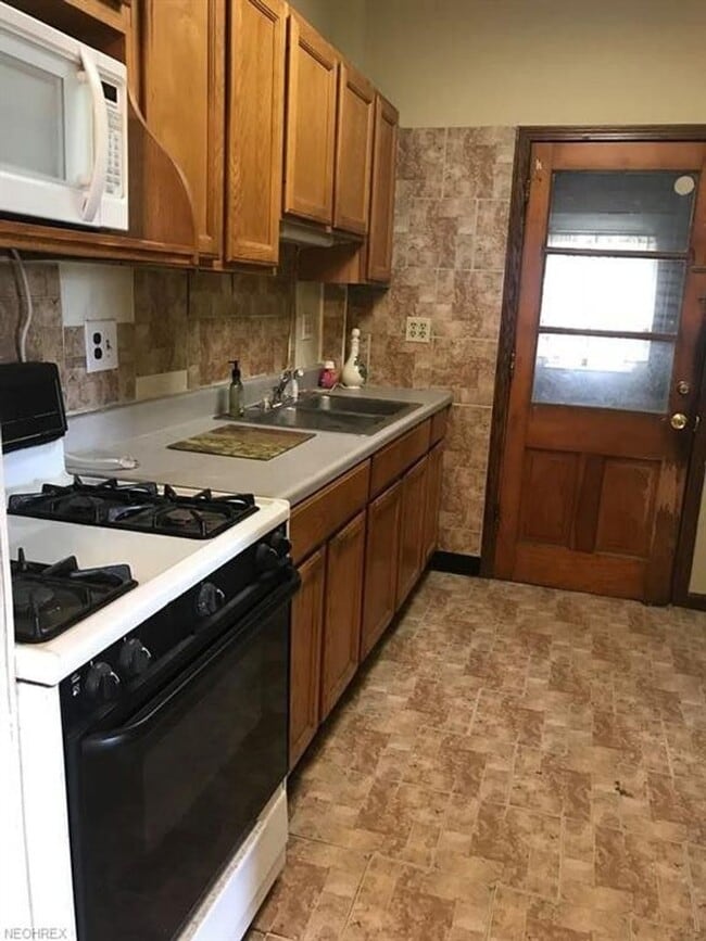 Building Photo - 2 Bedroom Canton Home for Rent