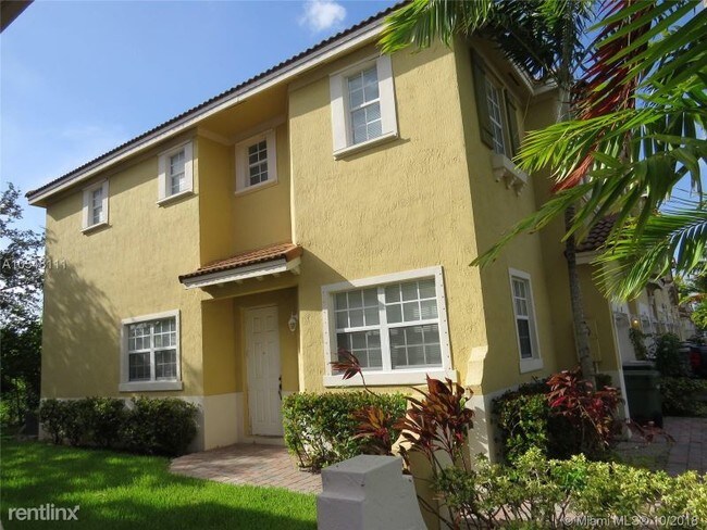 Building Photo - 3 br, 2.5 bath Townhome - 412 NE 21st Avenue