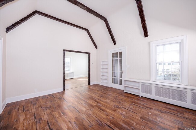 Foto del edificio - 558 E Market St