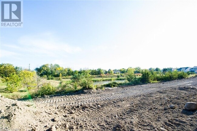 Building Photo - 36 Oakmont Dr