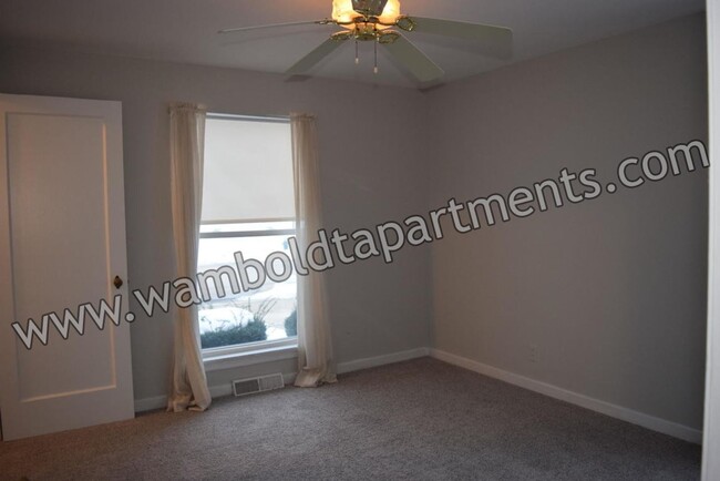 Foto del edificio - 3 bed 1 1/2 bath cape cod