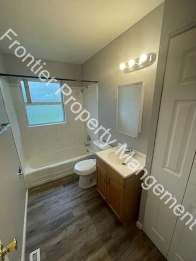 Foto del edificio - 2Bed 1 Bath Home in Spanish Lake, MO - Per...
