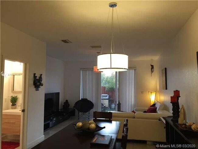 Foto del edificio - 5620 NW 107th Ave