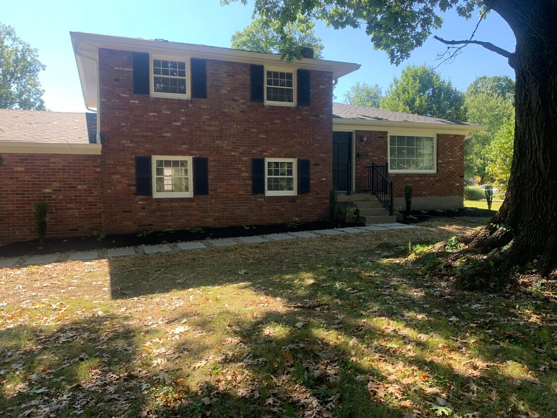 Primary Photo - 4624 Fox Run Rd