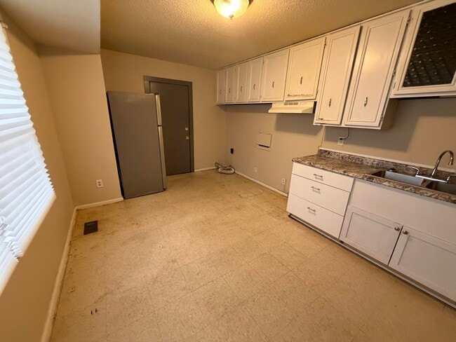 Building Photo - 1016 Camaro-