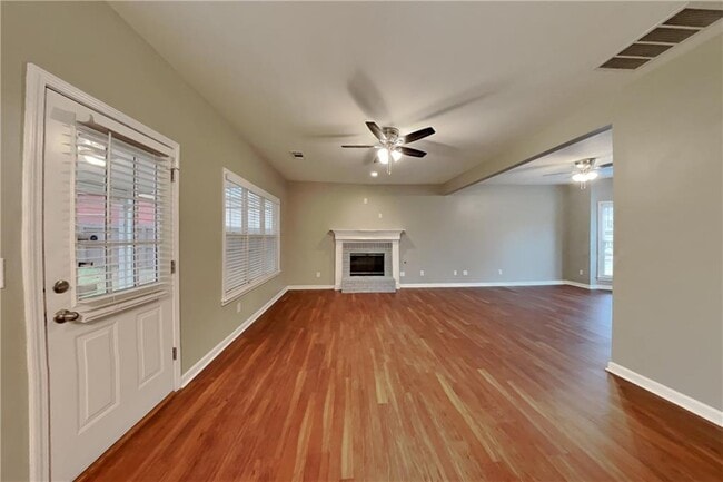 Building Photo - 374 Oak Springs Dr NW