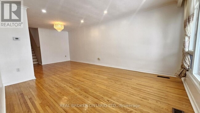 Building Photo - 214 Fairglen Ave