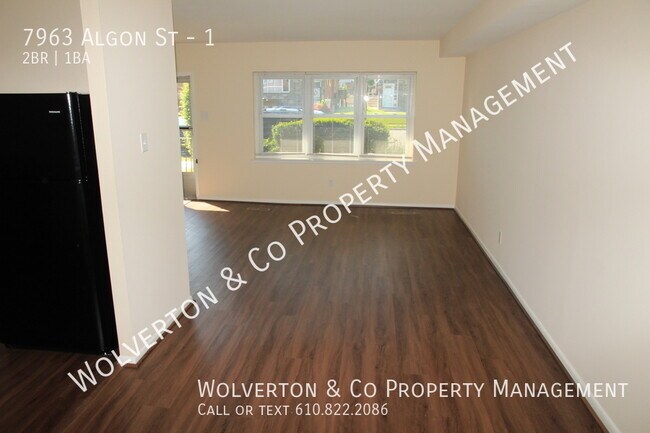 Building Photo - Spacious 2 Bedroom, 1 Bath Available Immed...