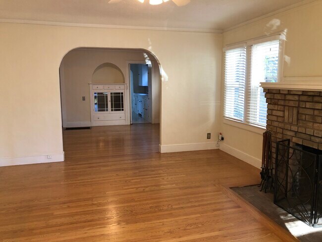 Building Photo - 1701 Burnett Way