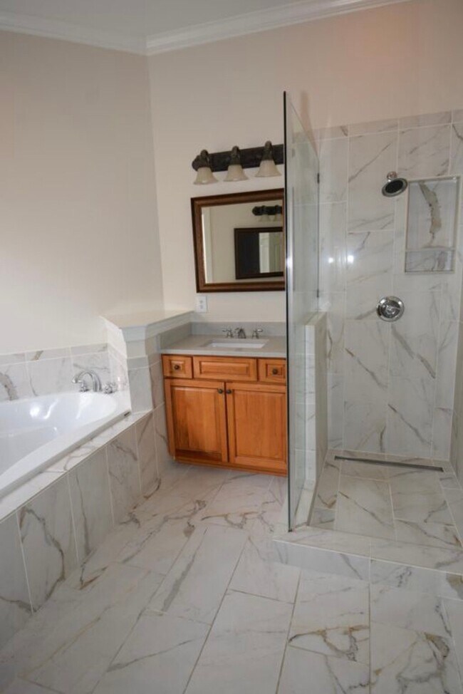 Foto del edificio - 2206 Wyndgate Dr