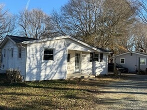 Building Photo - 1343 Cox Ave