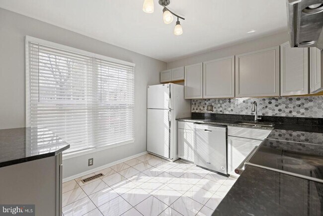 Foto del edificio - 7442 Adams Park Ct
