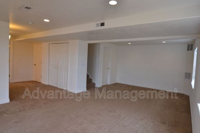Building Photo - 4044 S Lake Vista Dr
