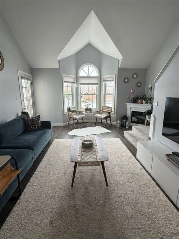 Foto del edificio - 212 Carriage Ln