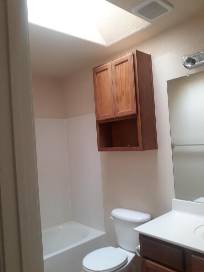Building Photo - 8636 Bluff Springs Dr NE