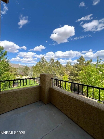Foto del edificio - 1325 S Meadows Pkwy