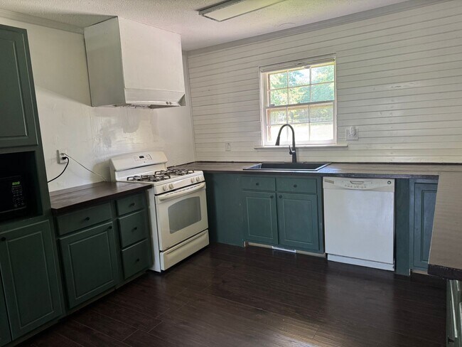 Foto del edificio - Freshly Painted 3 Bedroom Ranch