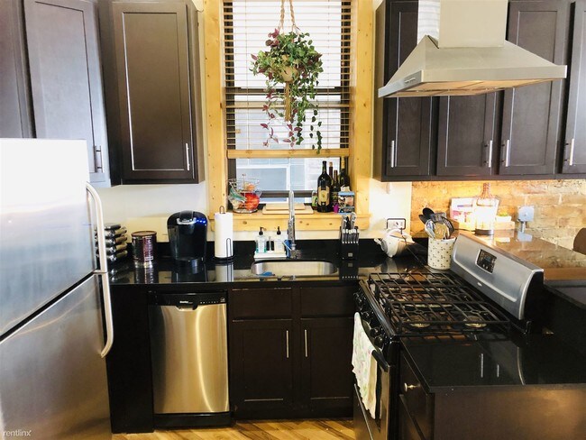 Foto del edificio - 936 N Wolcott Ave