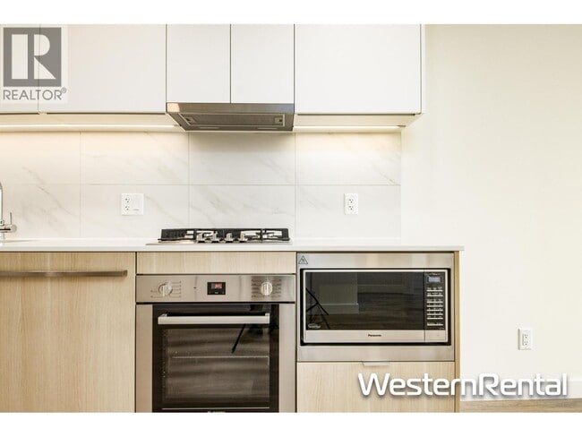 Building Photo - 318 Alderson Ave