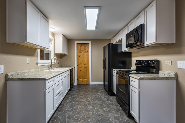 Building Photo - 484 S 18th St