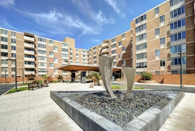 Foto del edificio - 2939 Van Ness St NW