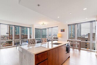 Building Photo - 75 Park Ln S