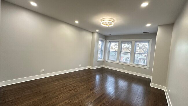 Foto del edificio - 5226 N Bernard St