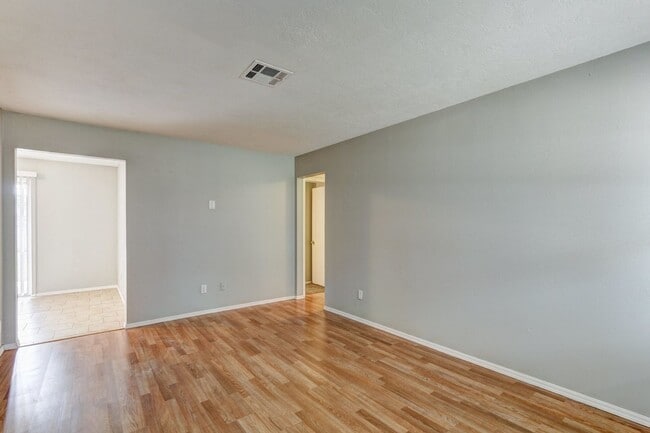 Photo - 347 West Cedar Drive House