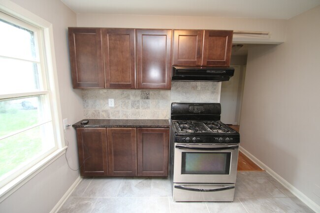 Building Photo - 119 S 77th St