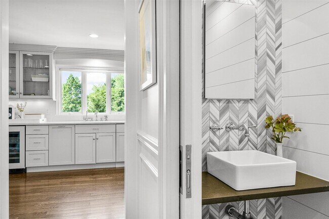 Foto del edificio - 685 Barrymore Ln