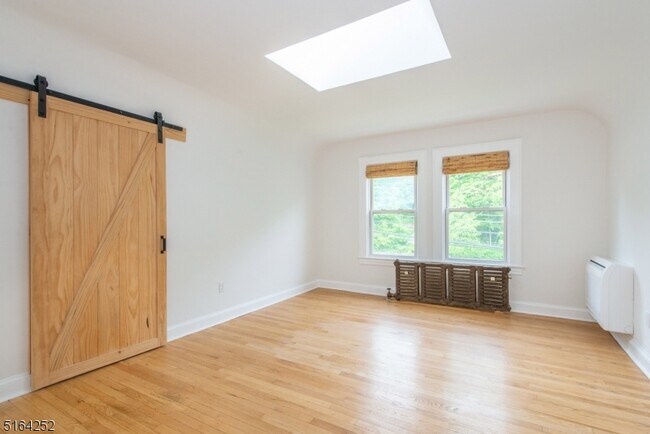 Foto del edificio - 1283 Valley Rd