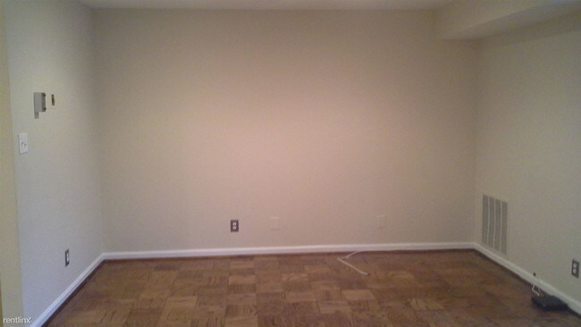 Foto del edificio - 6002 Westchester Park Dr