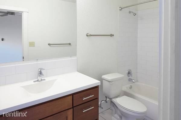 Building Photo - 1 br, 1 bath Apartment - 545 Pleasant St