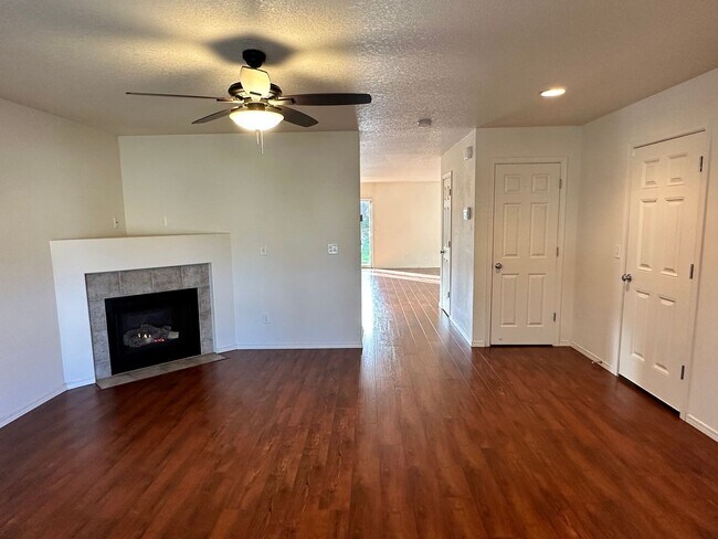 Foto del edificio - 3615 Andress St NE
