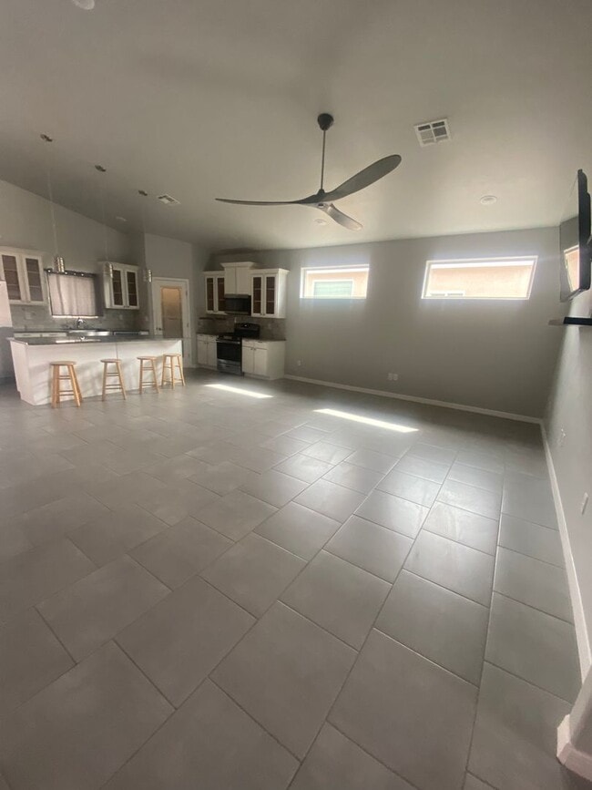 Building Photo - Beautiful Newer Home in Great Location