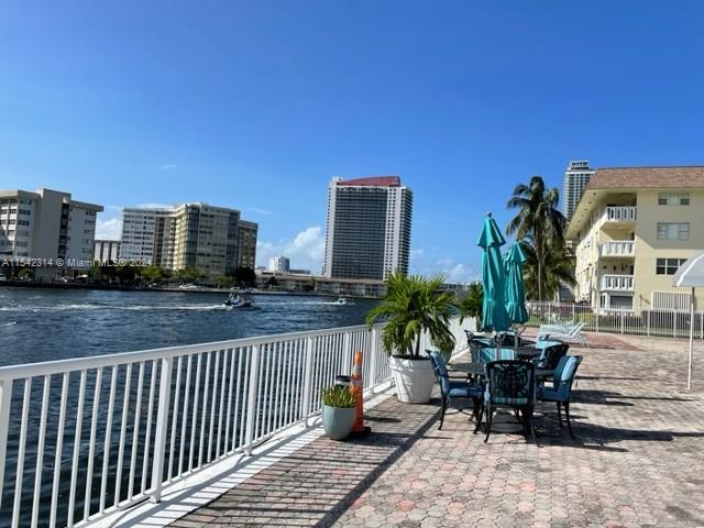 Building Photo - 1913 S Ocean Dr