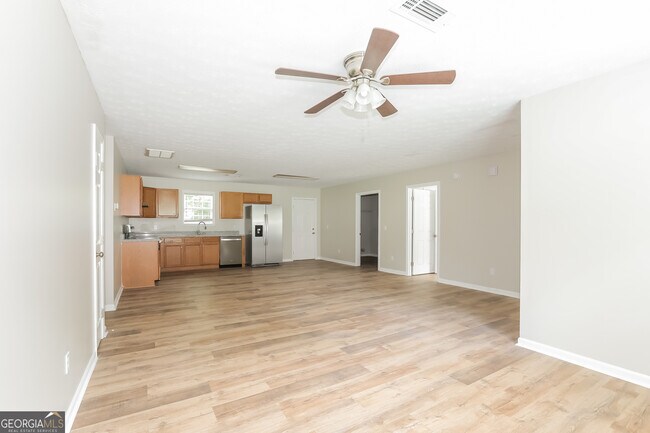 Building Photo - 240 Elm Pl