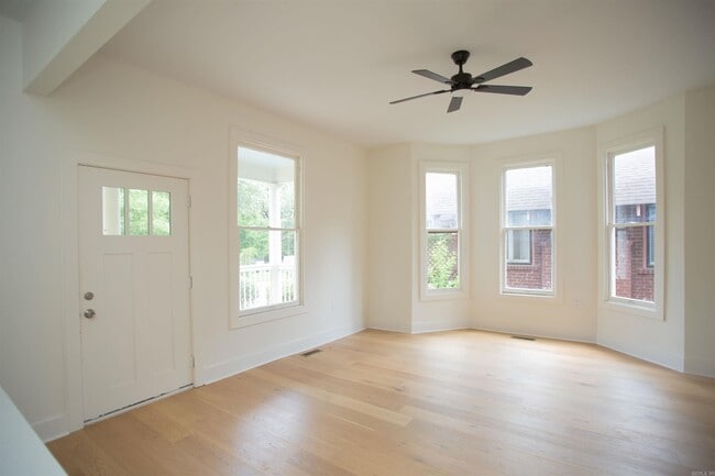 Building Photo - 1704 S Park St