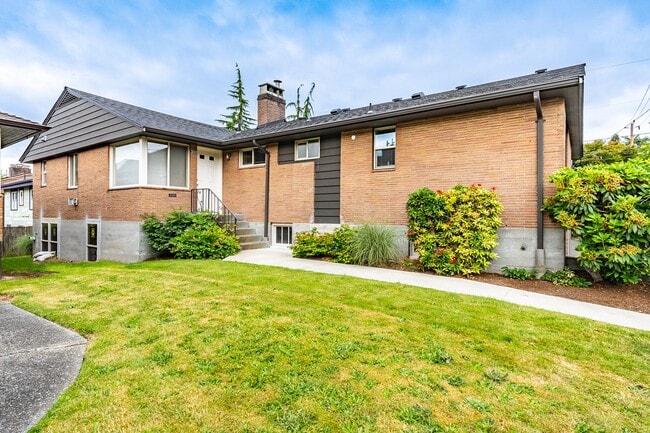 Building Photo - Charming One Bedroom/One Bath In North Bal...