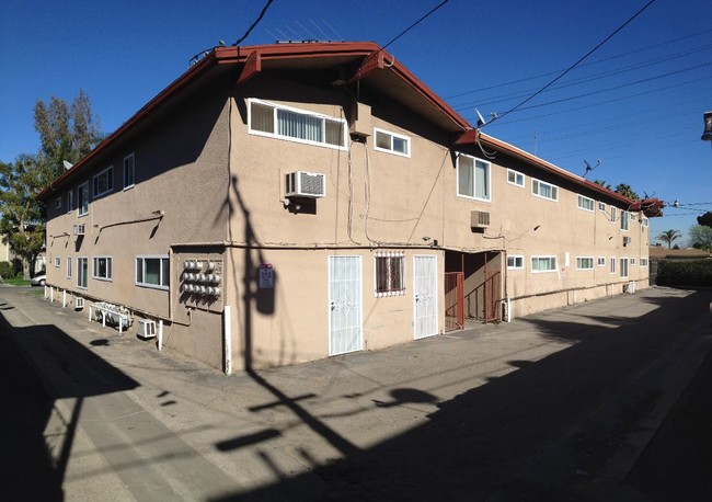 Building Photo - Corona Regis