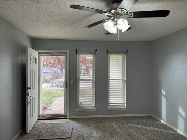 Foto del edificio - 13908 Jeffrey Dr