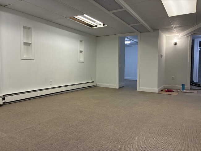 Building Photo - 2433 W Dakin St