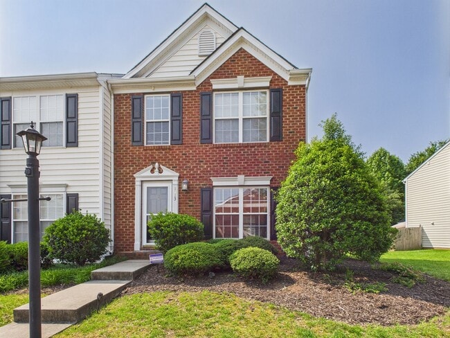 Building Photo - Charming 3-Bedroom Townhome in Magnolia Po...