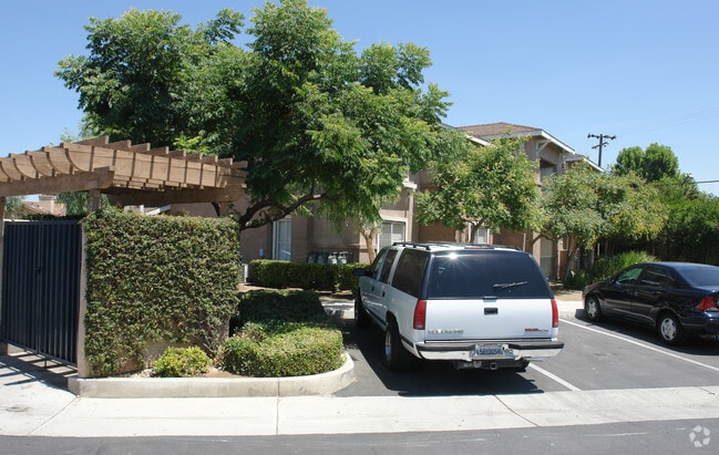 Building Photo - Summerhill Apartments