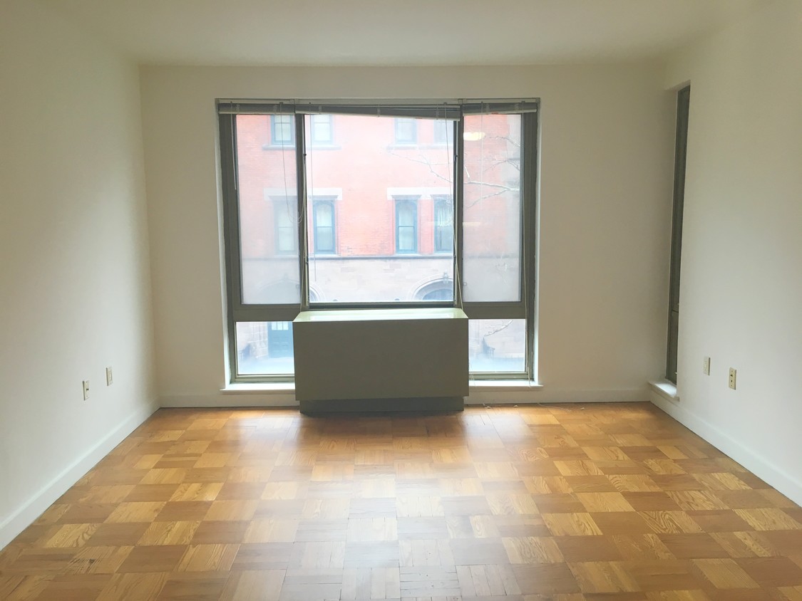Foto principal - 460 W 20th St