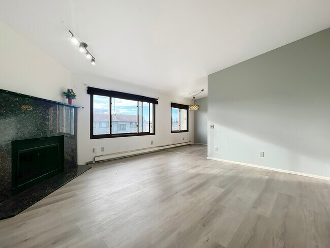 Building Photo - 221 McCarrey St
