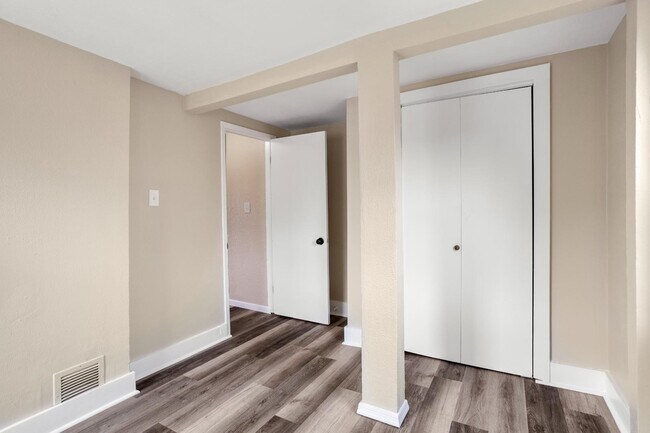 Foto del edificio - 816 Roosevelt St