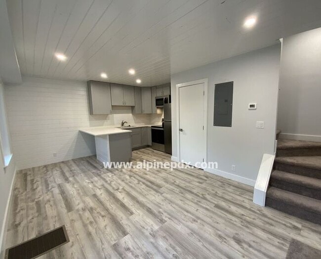 Building Photo - One Bedroom ADU in Lents!