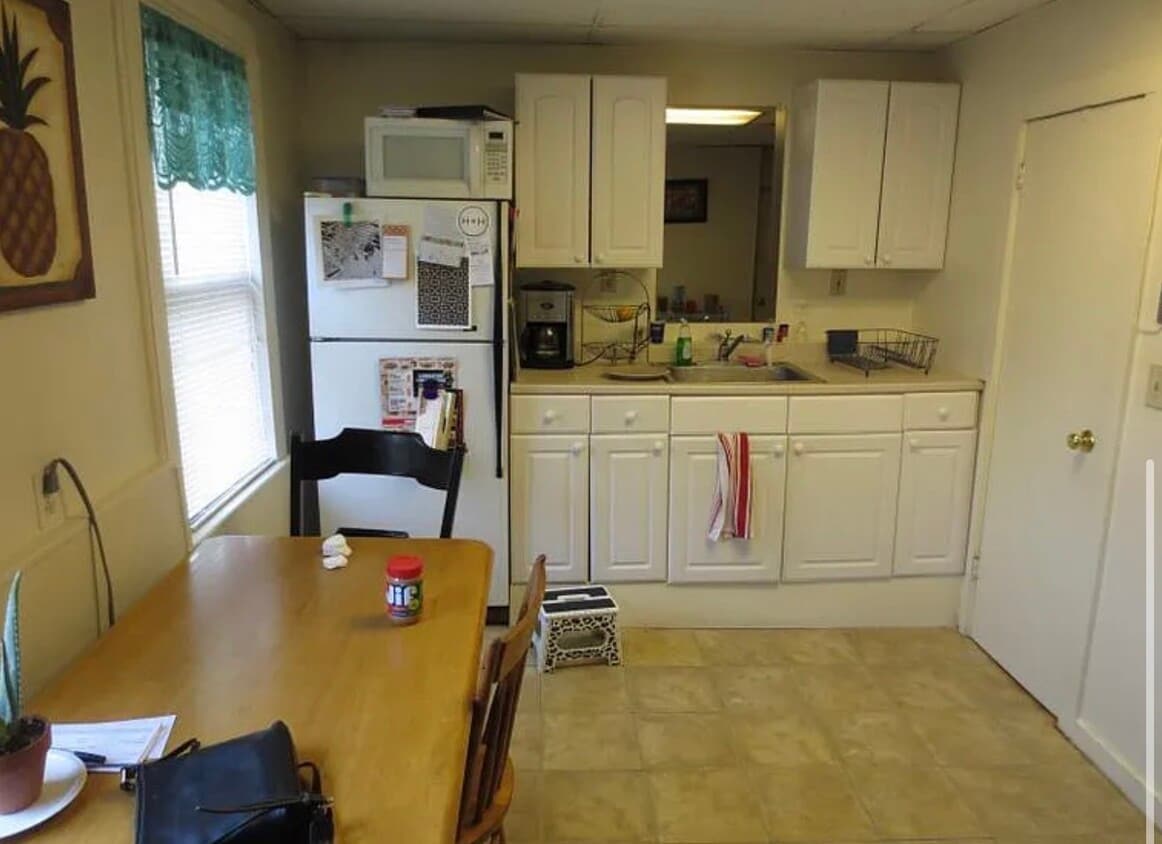 Foto principal - 114 W 8th St